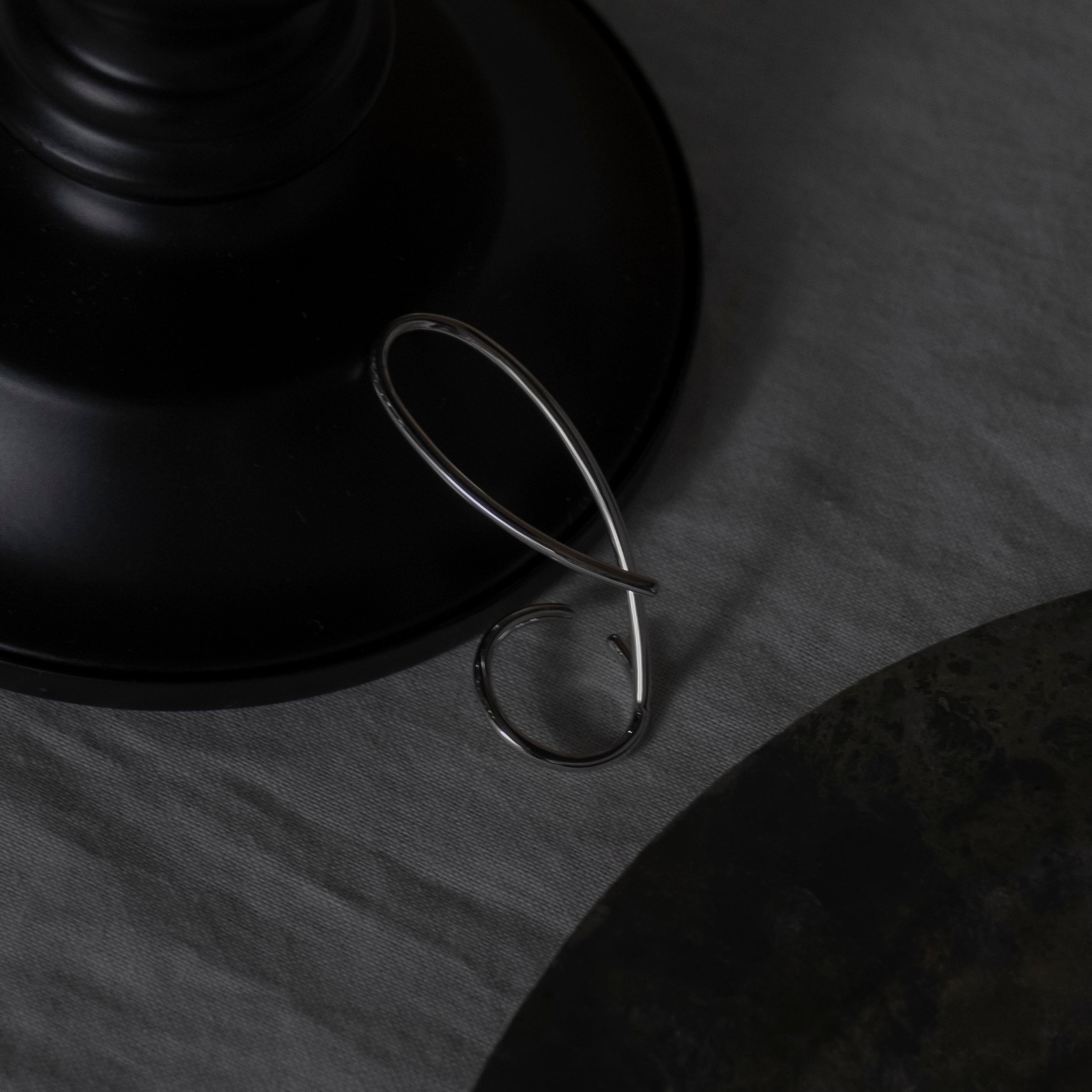 LINKING〉wind ear cuff SV ジュエリーブランド revie objects（レヴィ
