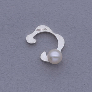 Task earcuff pearl