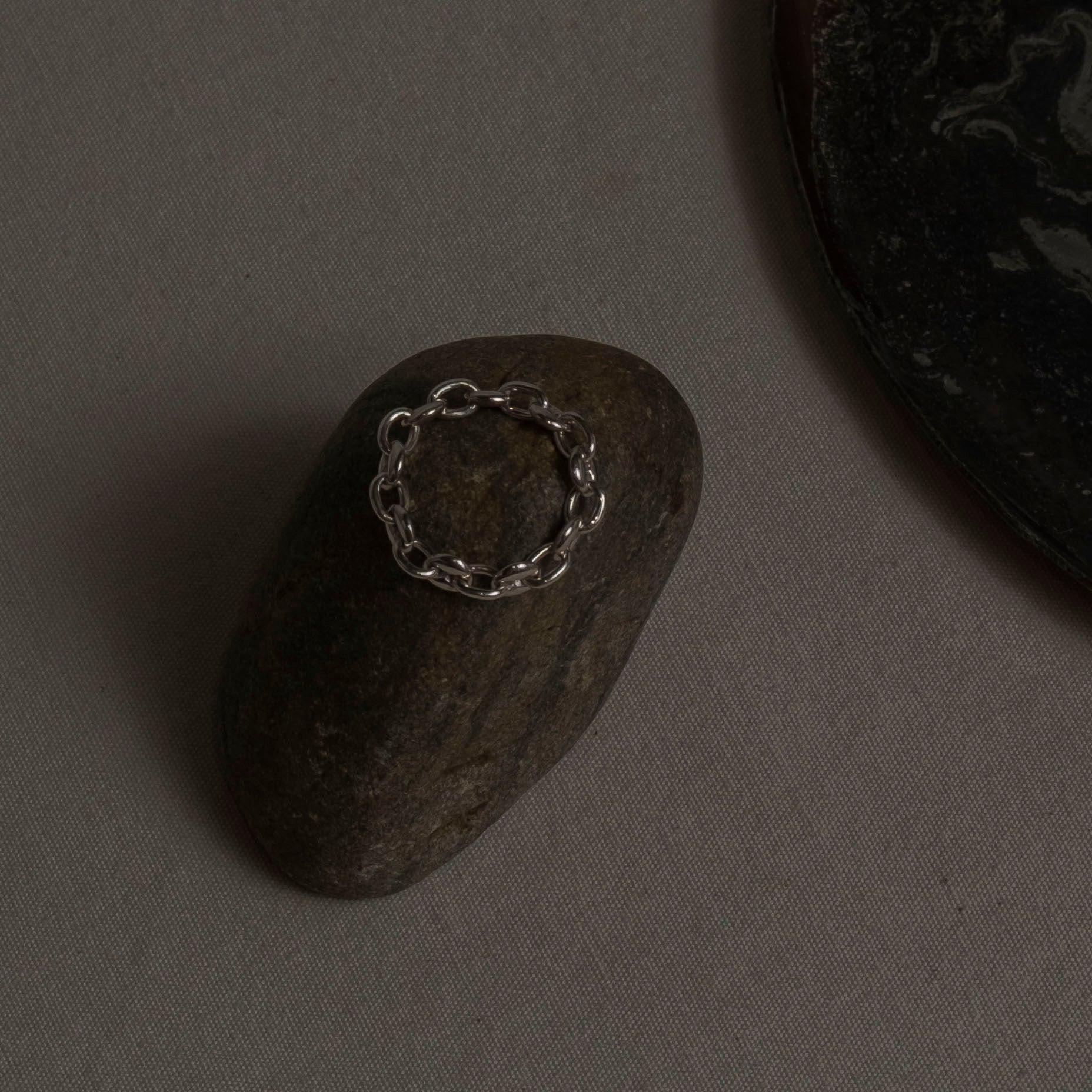 8hole ring Small Silver / ジュエリーブランド FLYNK（フリンク）通販